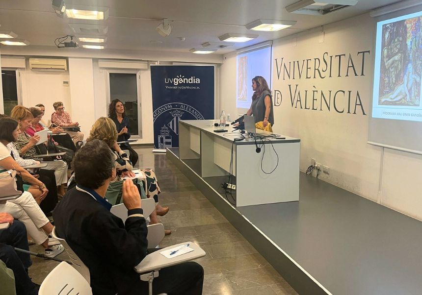 Un momento de la conferencia de Marisa Vázquez